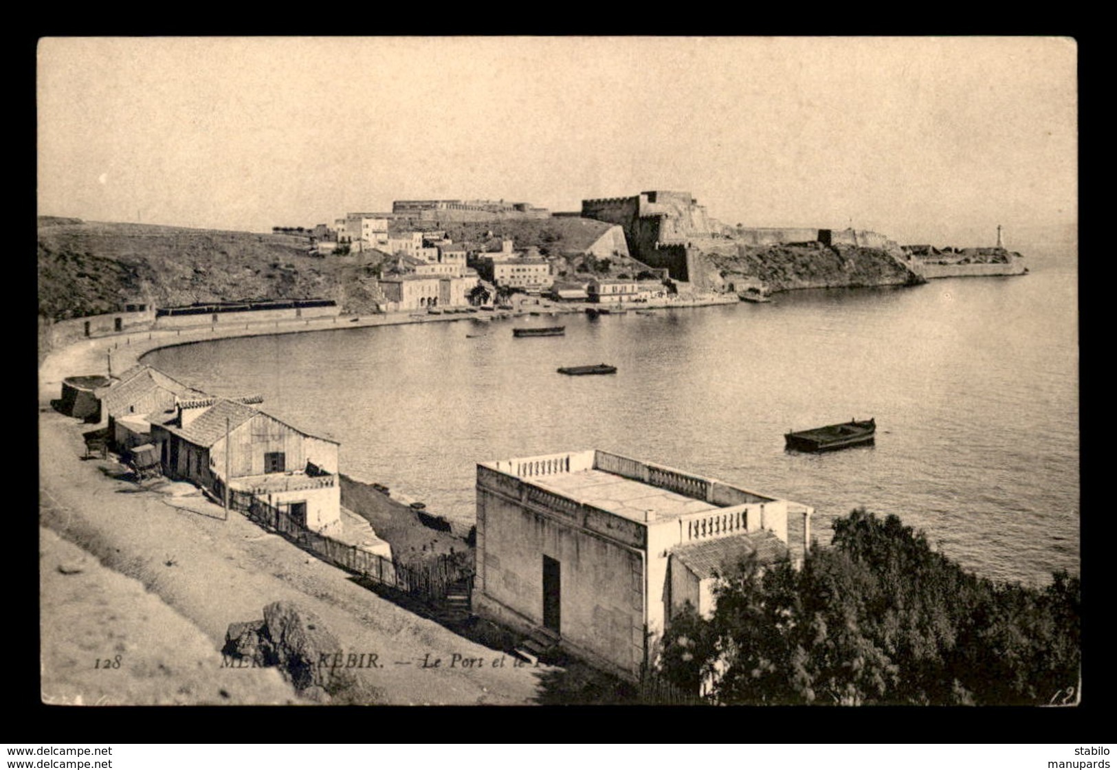 ALGÉRIE / MERS EL KEBIR / PORT DE SAINT ANDRÉ ??? PHOTO / 1900 - 1903 / VUE SUR PHARE ET FORT / VOILIER / TROIS MATS