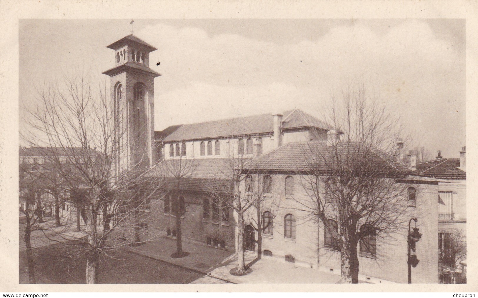 75. PARIS (XIX). CPA. EGLISE SAINT FRANCOIS D'ASSISE. VUE EXTERIEURE - Chiese