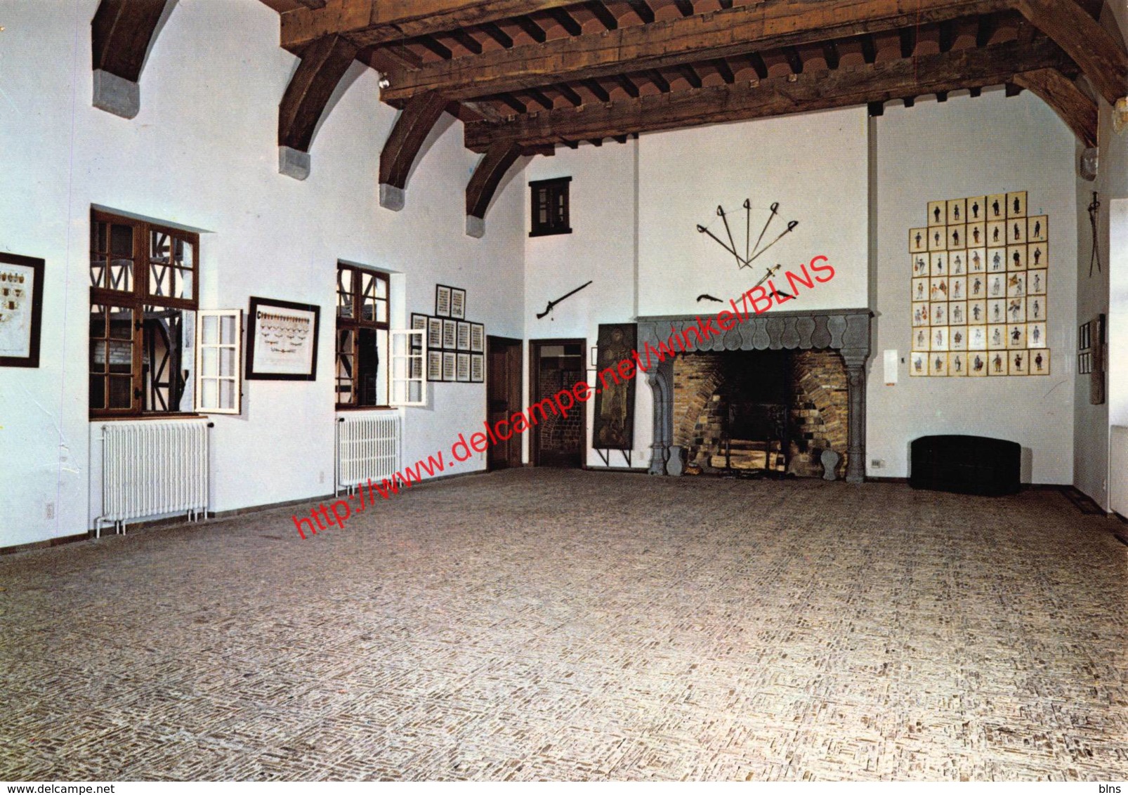 Veves- Le Château - Salle D'armes - Celles - Celles