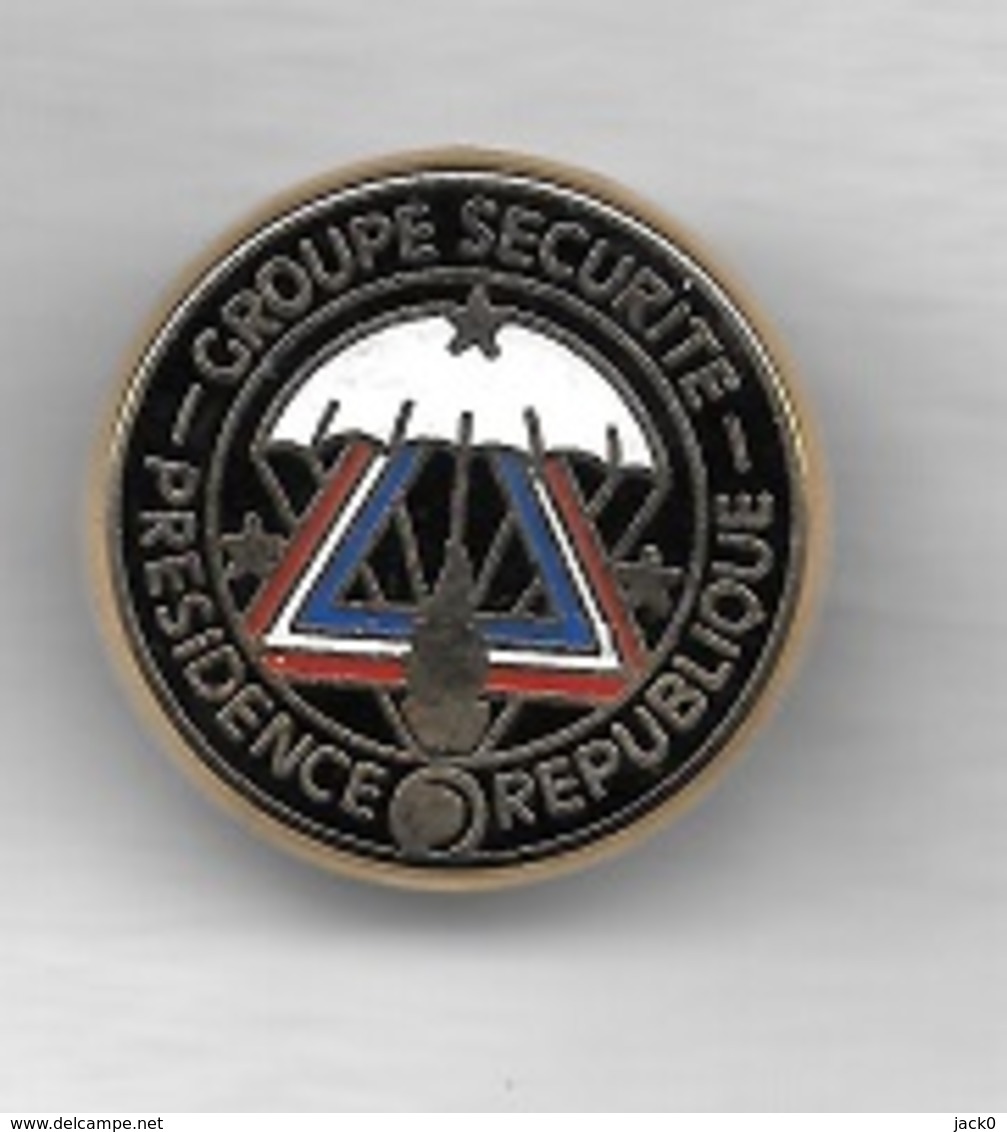 Pin's  Militaire, Gendarmerie  GROUPE  SECURITE  PRESIDENCE  De  La  REPUBLIQUE - Militaria