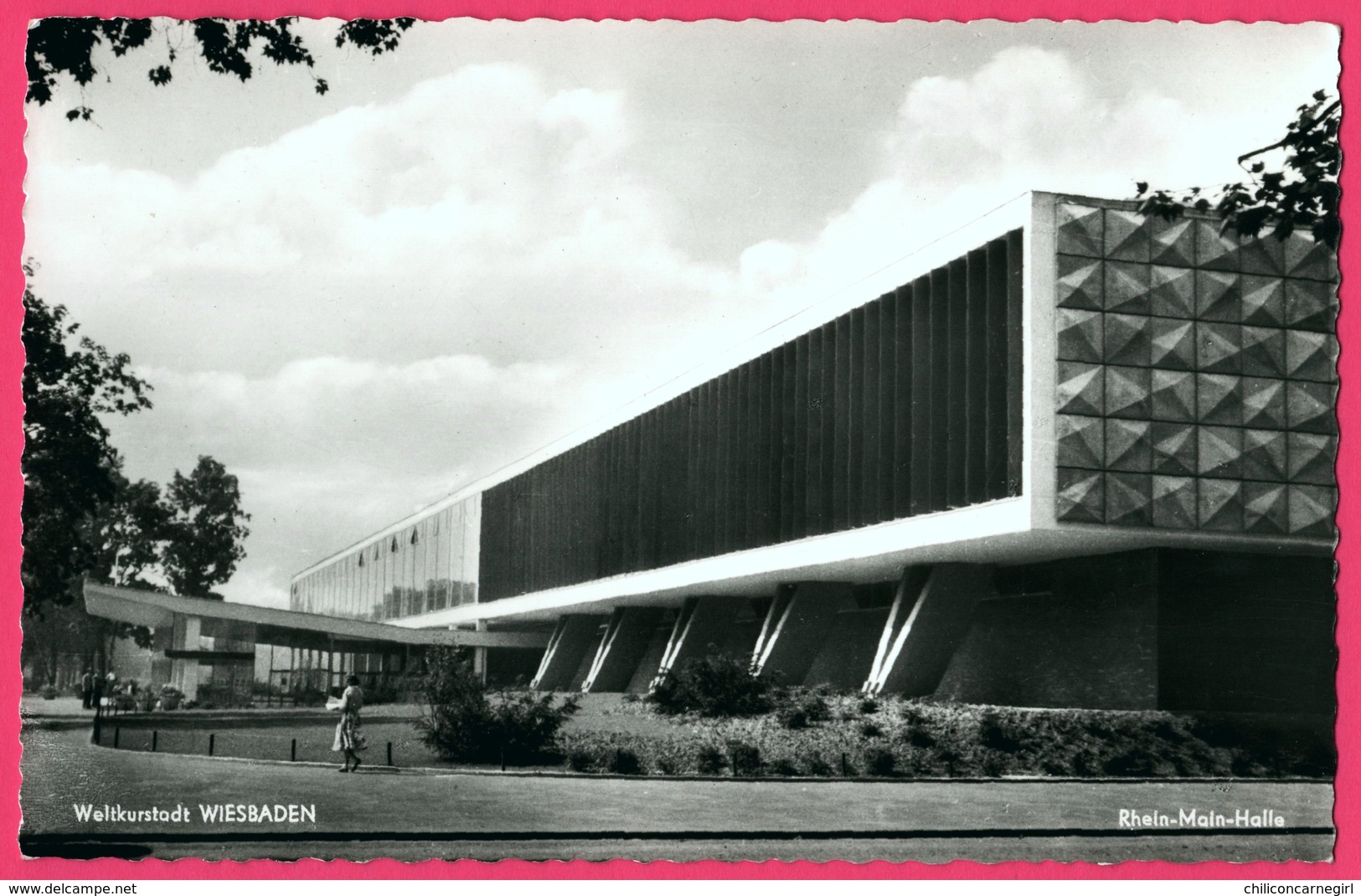 Cp Dentelée - Weltkurstadt Wiesbaden - Rhein Main Halle - Animée - Verlag LOTHAR KONICKE - Wiesbaden