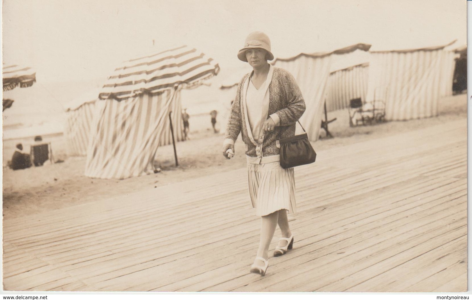 Calvados :  DEAUVILLE :  Sur  Les  Planches - Plage , Carte   Photo  à  Vérifier - Deauville