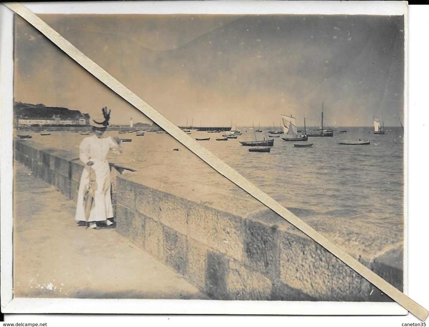 lot 7  photos - cancale scènes sur le port - format 9 x 12 cm, epoque 1900...même famille
