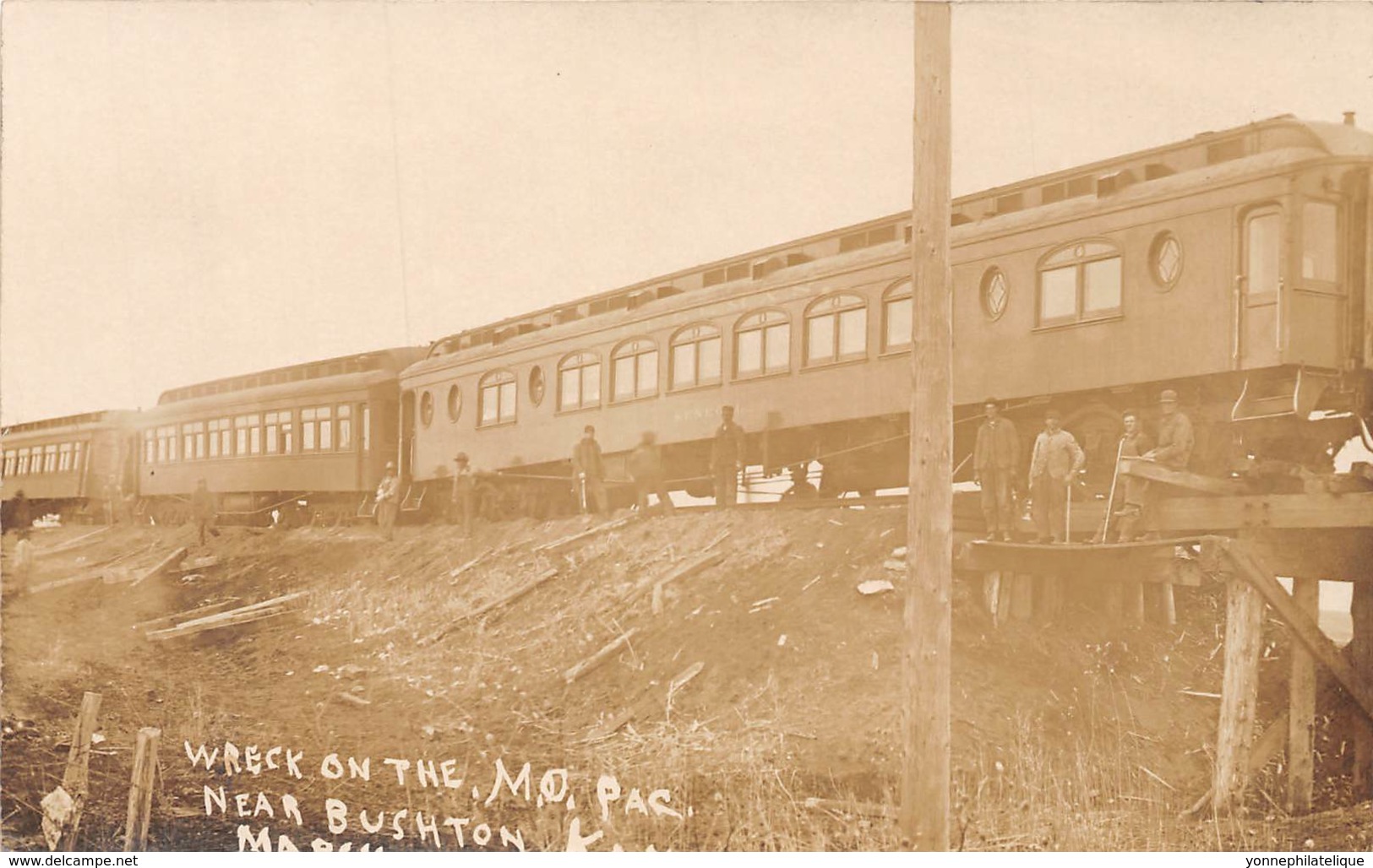 10795 - Etats Unis - Kansas - Photo Card - Pacific Railroad Near Bushton - Accident - Autres & Non Classés