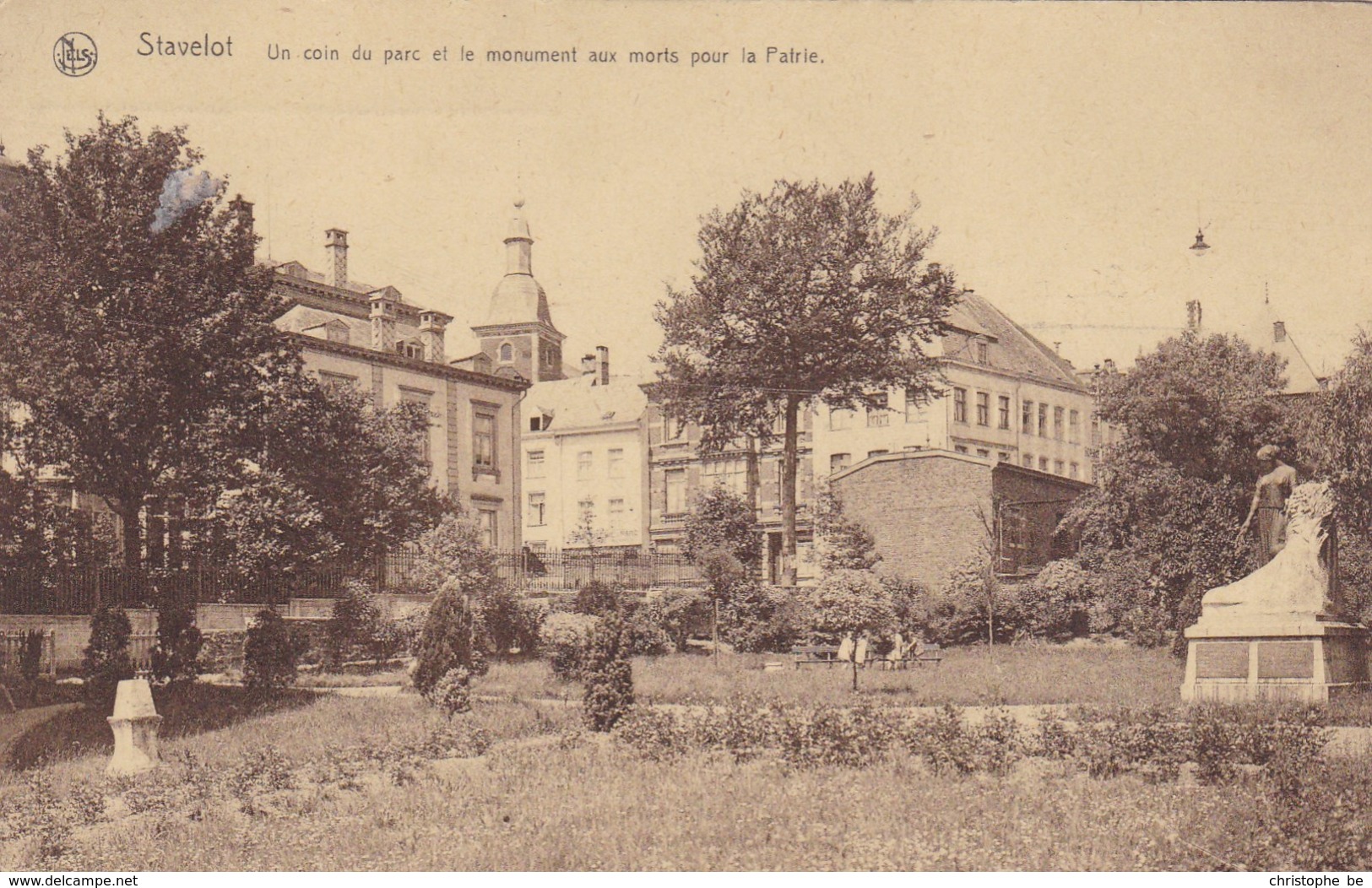 Stavelot, Un Coin Du Parc Et Le Monument Aux Morts Pour La Patrie (pk57205) - Stavelot