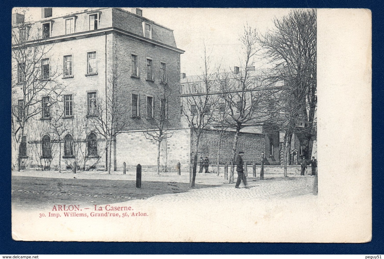 Arlon. Caserne Léopold. Passants. Ca 1900 - Arlon