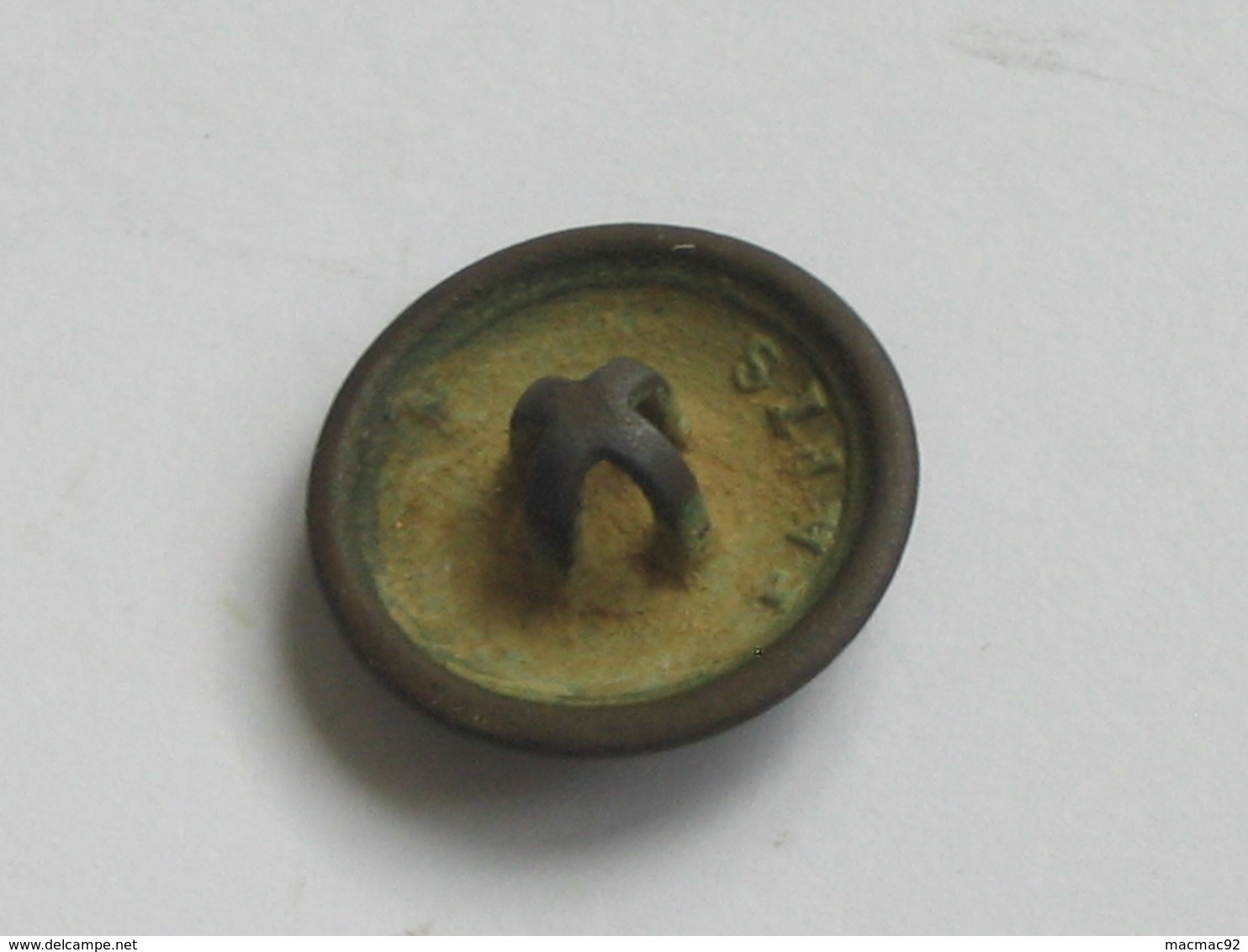 Ancien Bouton Militaire - Bombé Petit Modèle -  N° 31   **** EN ACHAT IMMEDIAT **** - Boutons