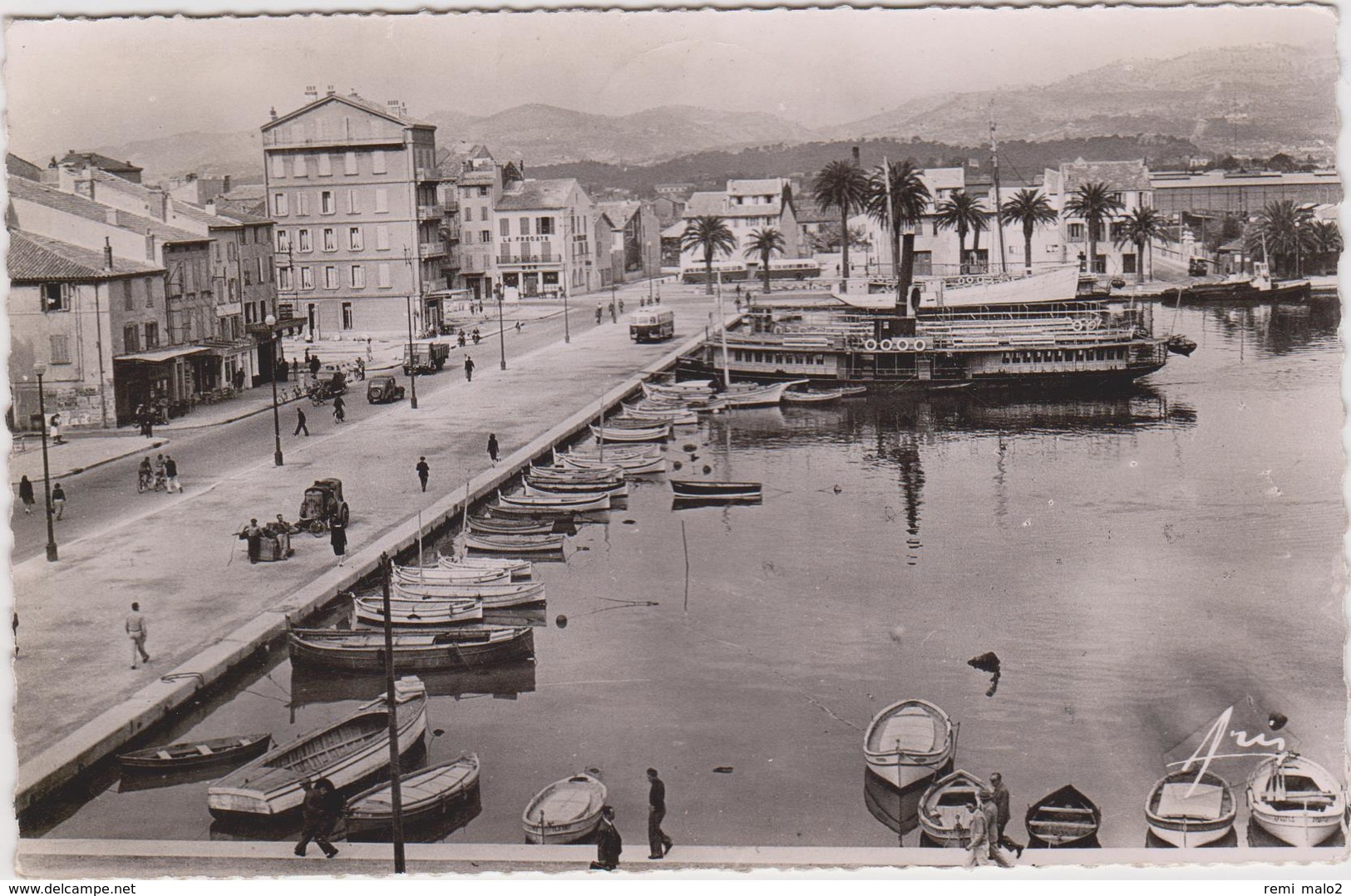 CARTE POSTALE    LA SEYNE SUR MER 83  Quai Du Port - La Seyne-sur-Mer