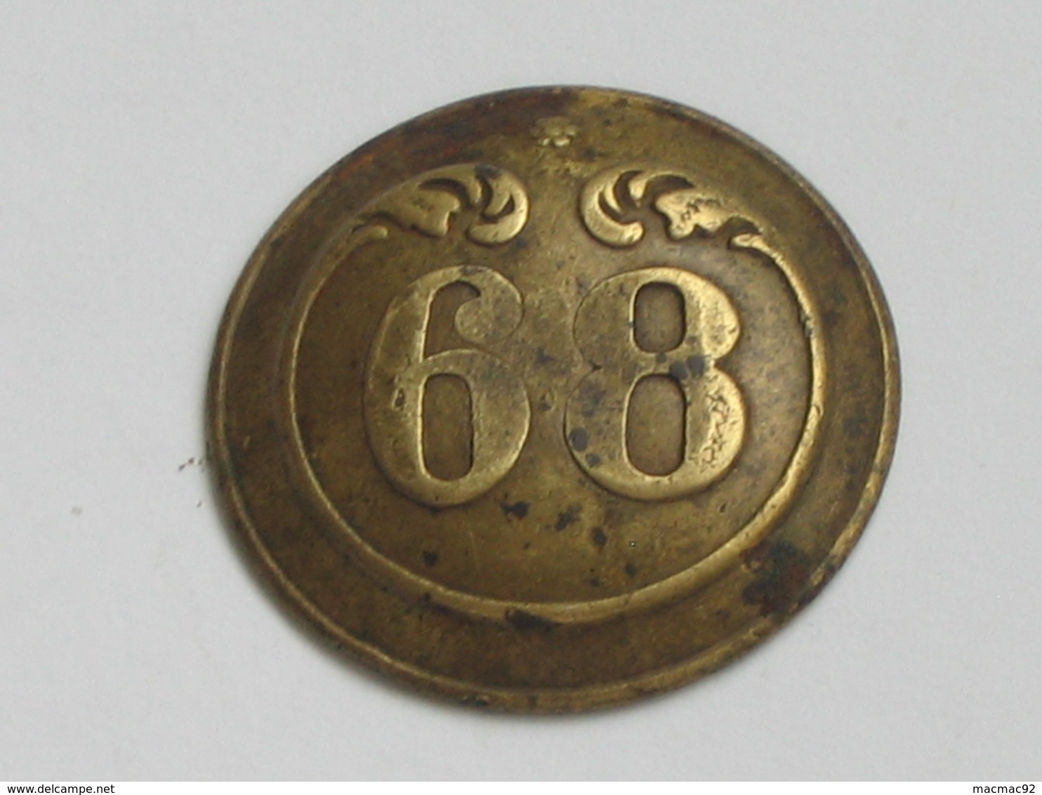 Ancien Bouton Militaire - Bombé -  N° 68   **** EN ACHAT IMMEDIAT **** - Boutons