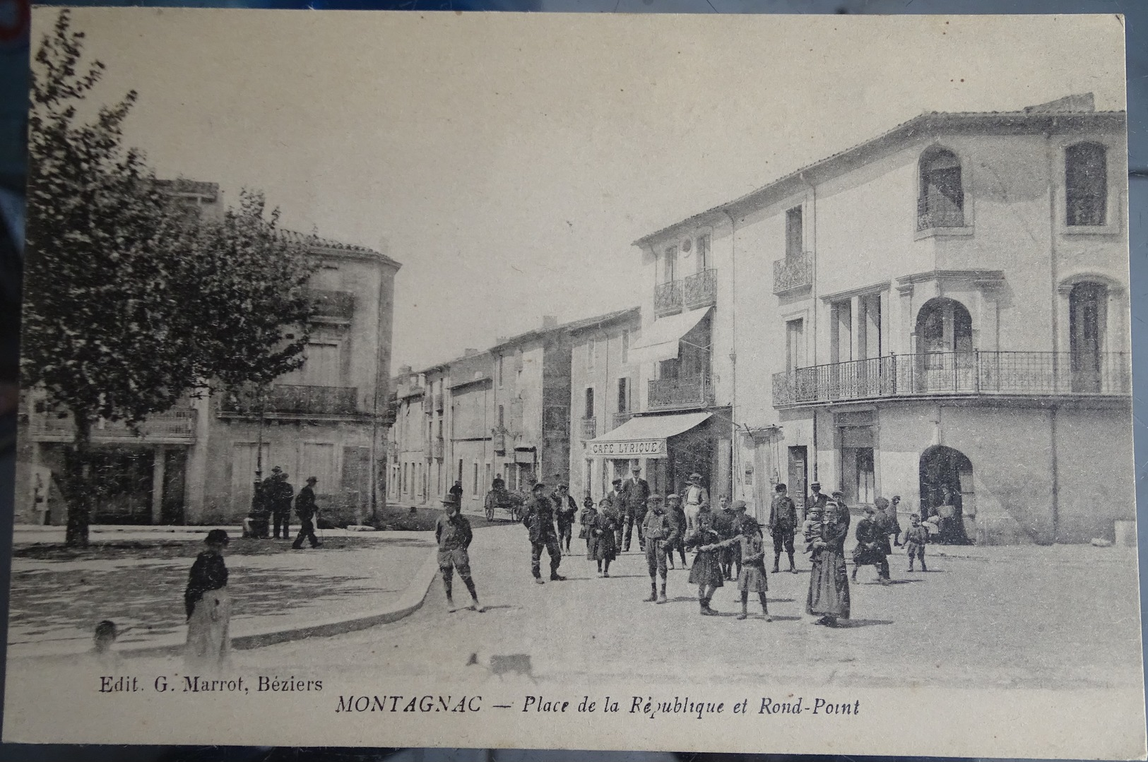 Cpa - 34 -  Montagnac - Place De La République Et Rond Point - Montagnac