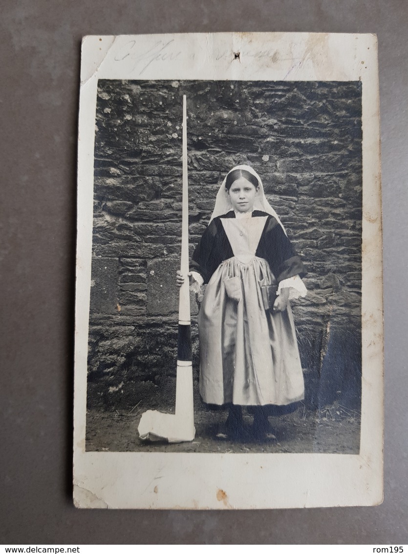 Carte Postale Photo D'une Femme En Cotume Breton Bretonne Fille - Personnes Identifiées