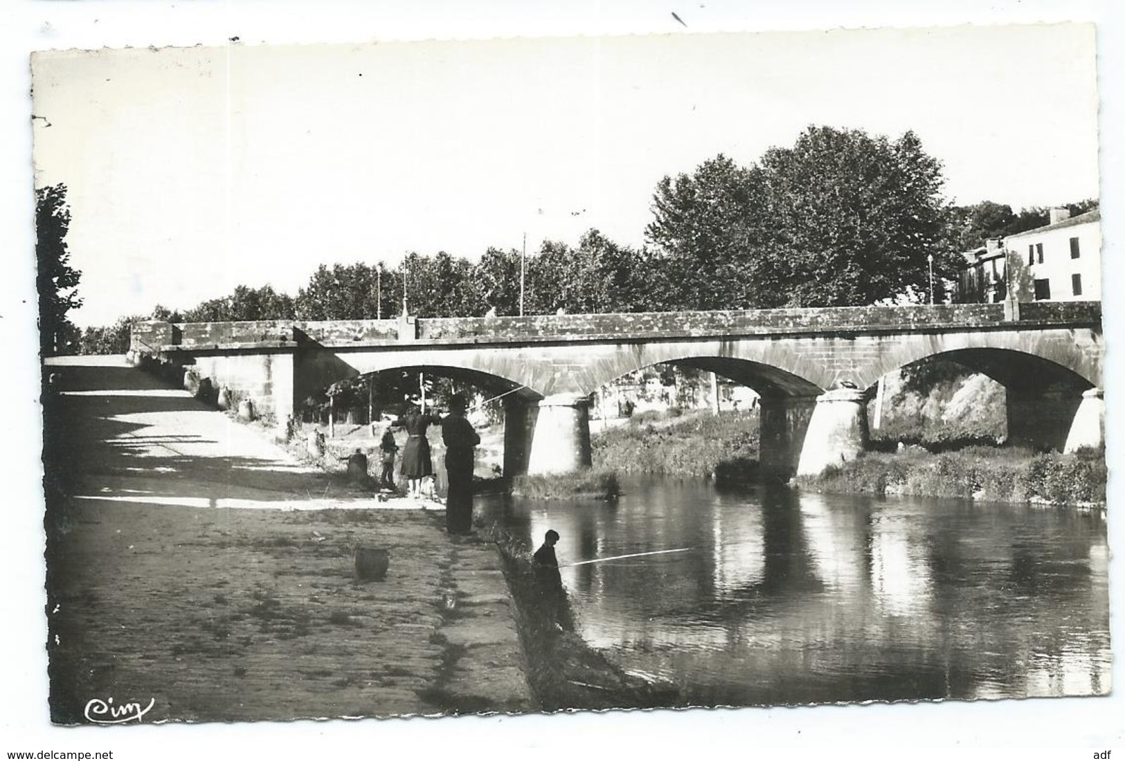 CPSM ANIMEE TARTAS, PECHEURS, LE PONT ET LES QUAIS, Format 9 Cm Sur 14 Cm Environ,  LANDES 40 - Tartas