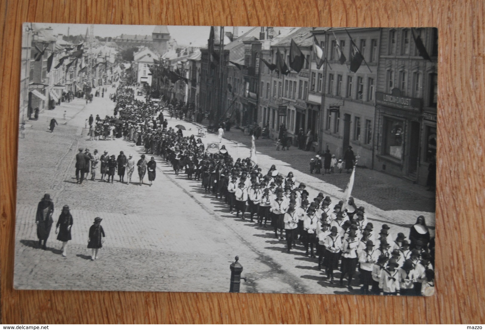 1584/ BASTOGNE-Manifestation/défilé/fête Patriotique-Magasin Loncin-Daoust-photo Carte Schumacher - Bastogne
