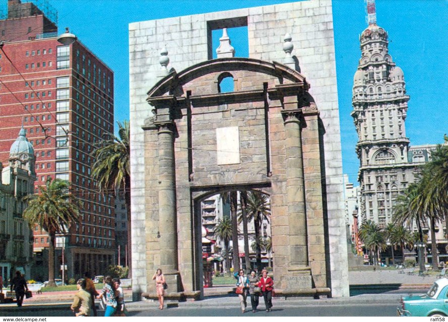 1 AK Uruguay * Puerta De La Ciudadela, Das Tor Zur Altstadt In Der Hauptstadt Montevideo * - Uruguay