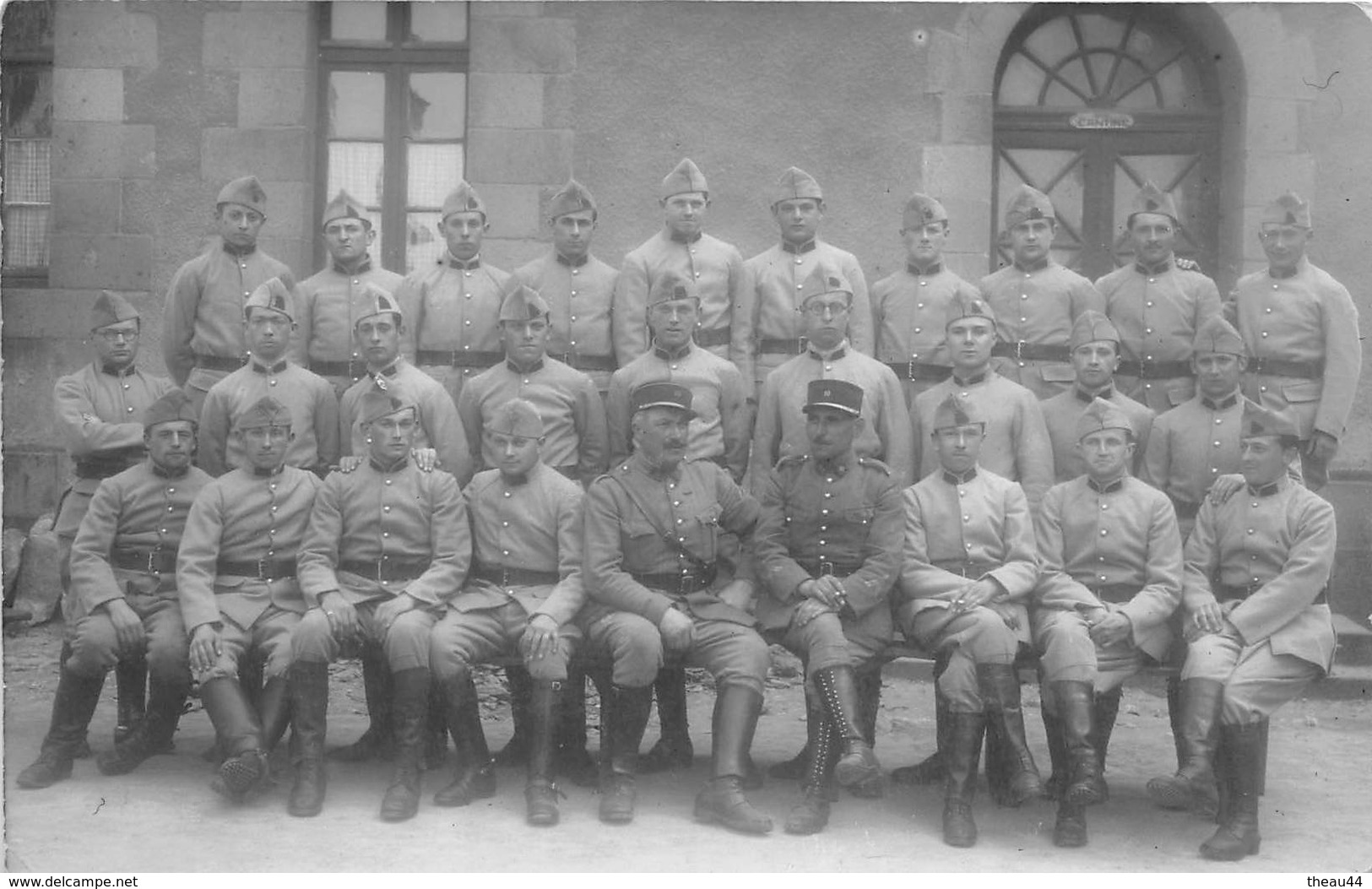 ¤¤  -  Carte-Photo Militaire Non Située De Soldats En Uniformes  -  " 10 " Sur Les Cols Et Képis    -   ¤¤ - Uniformes