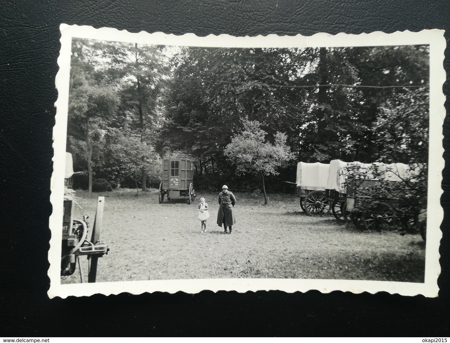 CHAR MILITAIRE  sur UNE photo septembre 1944 +  26 PHOTOS   1930 à 1960 + 1 CARTE POSTALE + 1 NÉGATIF DE PHOTO D UN CHAR