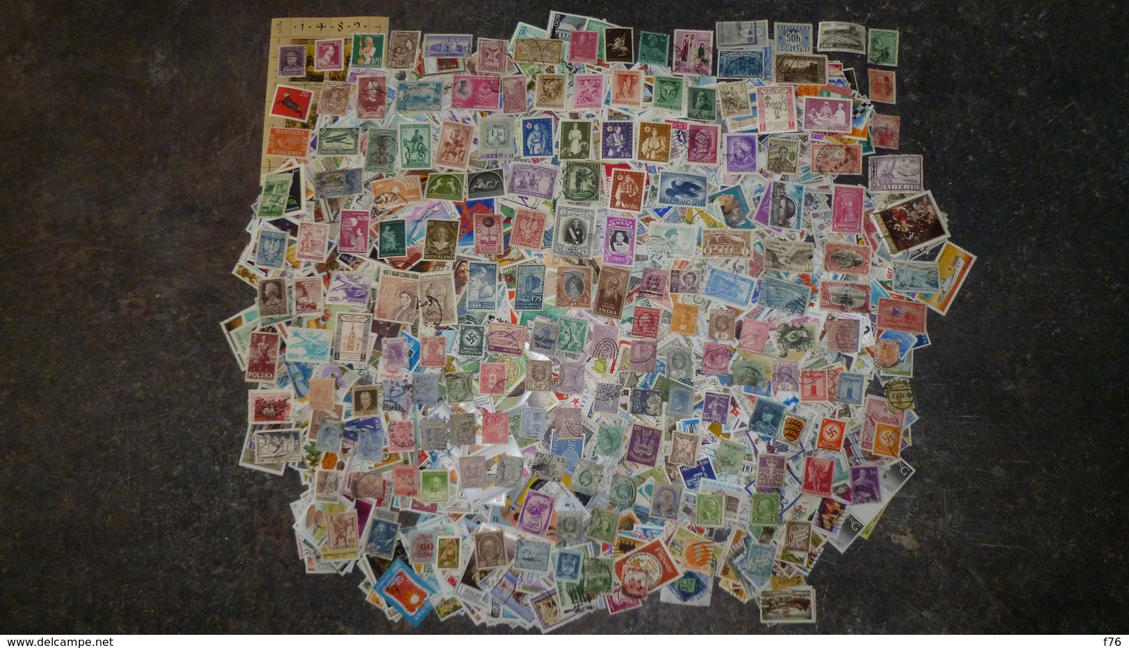 Lot De 2360 Timbre MONDE A Trier - Vrac (min 1000 Timbres)