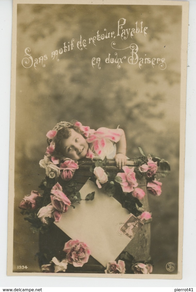 ENFANTS - LITTLE GIRL - MAEDCHEN - Jolie Carte Fantaisie Portrait Fillette Et Fleurs - Portraits