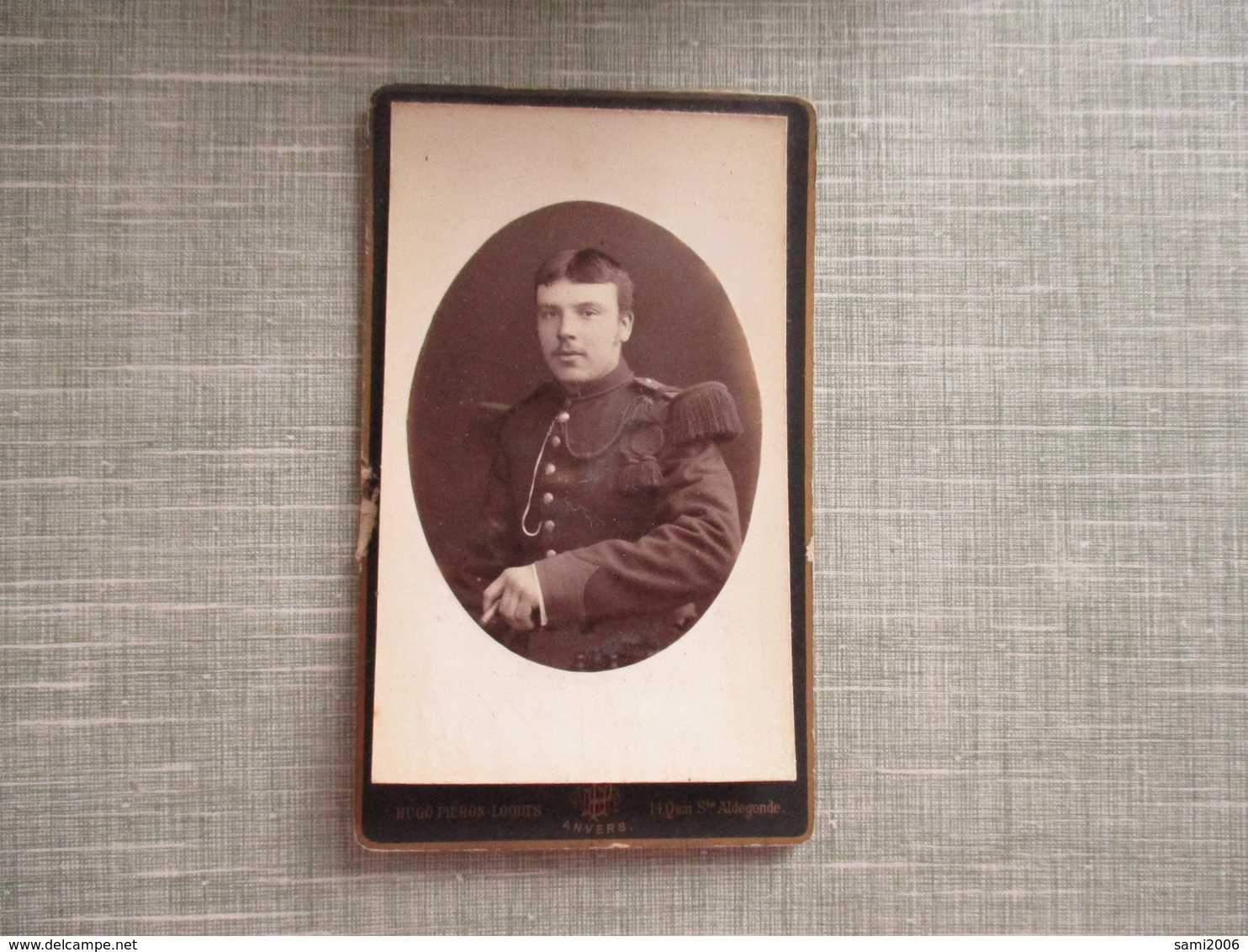 CDV MILITAIRE CIGARETTE   PHOTOGRAPHE HUGO PIERON BELGIQUE ANVERS - Anciennes (Av. 1900)