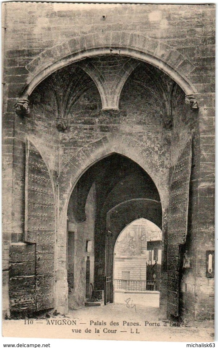 4OM 928 CPA - AVIGNON - PALAIS DES PAPES - PORTE D'ENTREE VUE DE LA COUR - Avignon (Palais & Pont)