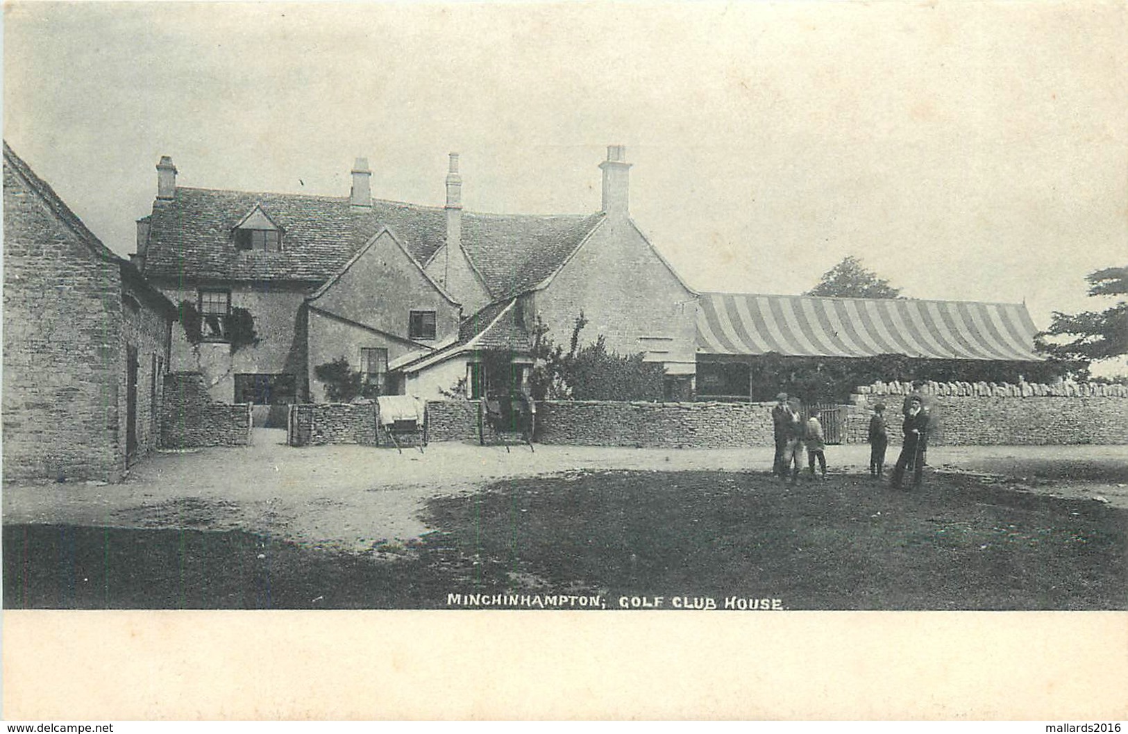 MINCHINHAMPTON GOLF CLUB HOUSE ~ AN OLD POSTCARD #86914 - Autres & Non Classés