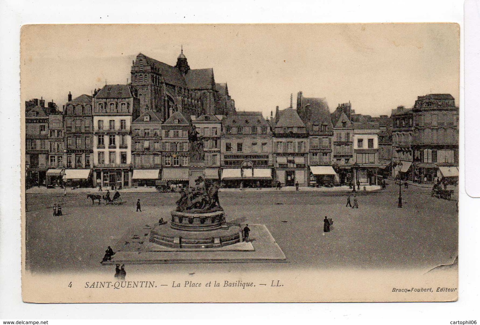 - CPA SAINT-QUENTIN (02) - La Place Et La Basilique - Editions Lévy N° 4 - - Saint Quentin