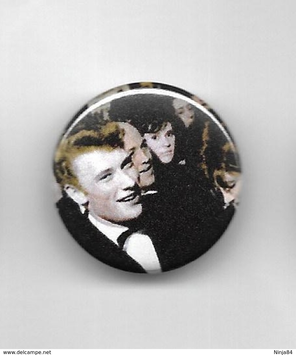 DIVERS  Johnny Hallyday  "  Badge  " - Objets Dérivés