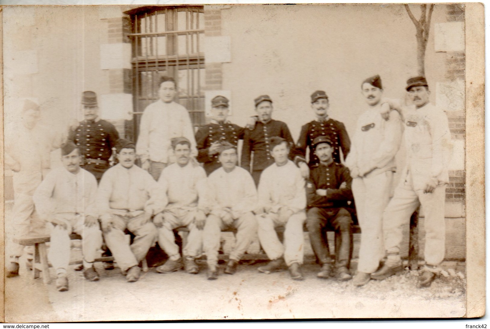 Carte Photo. Groupe De Soldats - Régiments