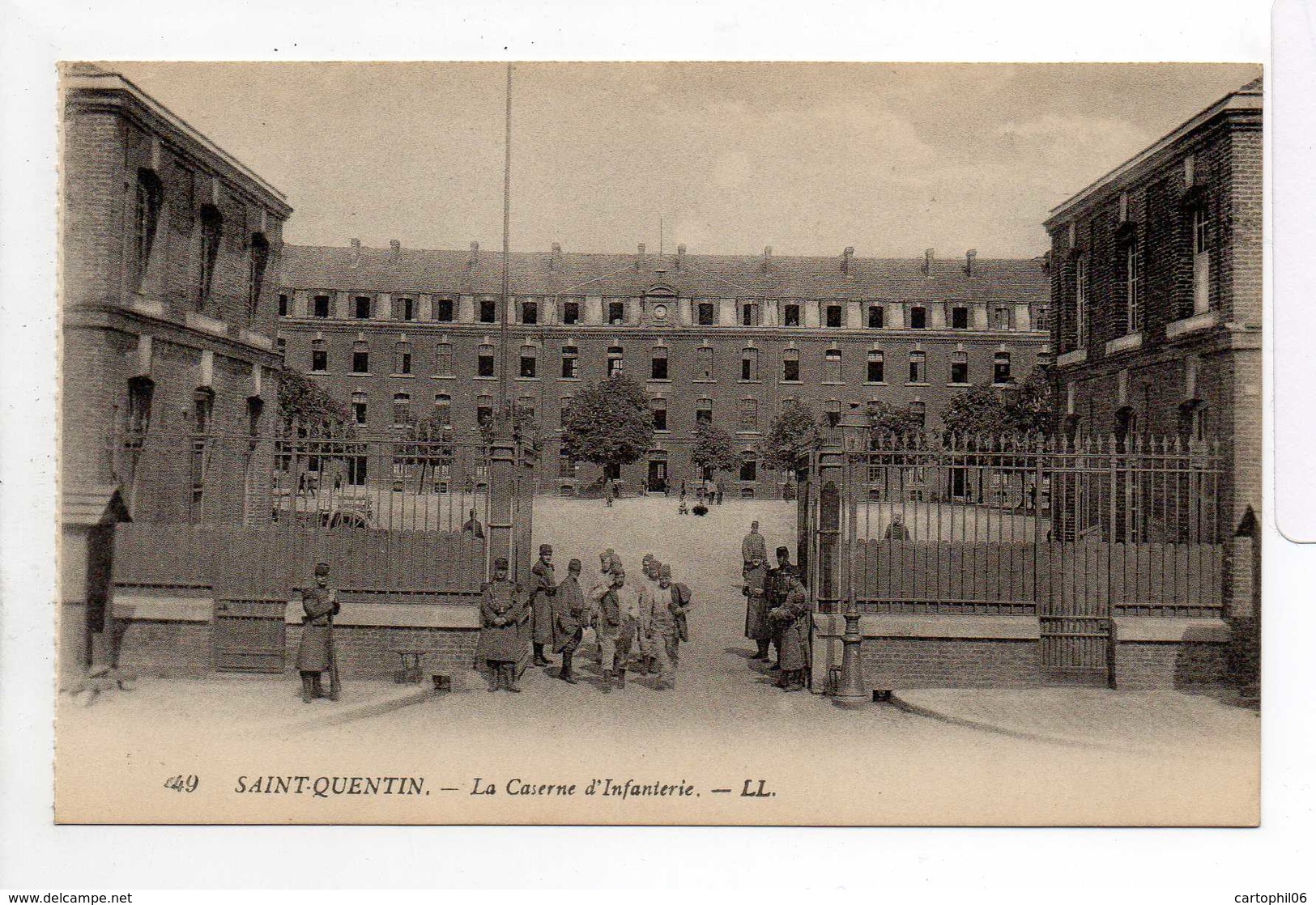 - CPA SAINT-QUENTIN (02) - La Caserne D'Infanterie (avec Personnages) - Editions Lévy N° 49 - - Saint Quentin