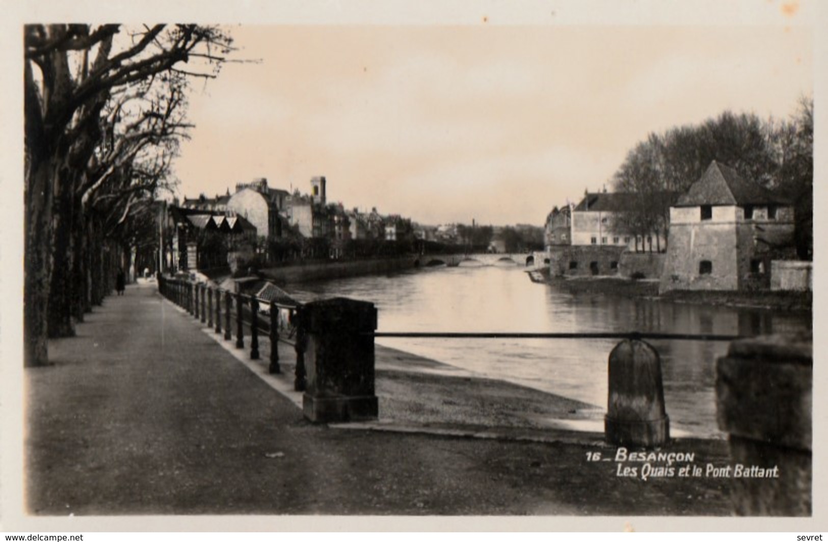 BESANCON  -   Les Quais Et Le Pont Battant  . Pas Courante - Besancon