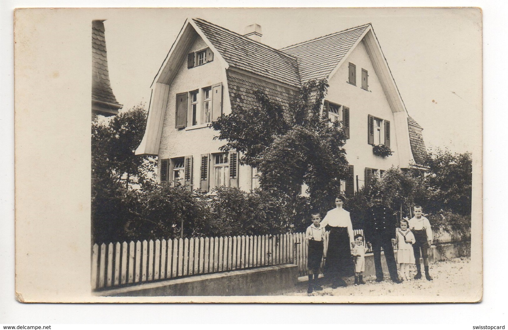 ZÜRICH Wollishofen Familie Vor Haus - Wollishofen