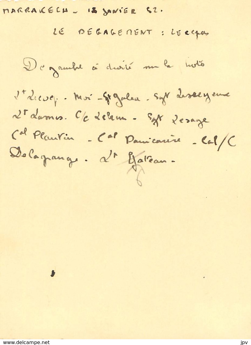 MARRAKECH -  LE DEGAGEMENT - REPAS DU PERSONNEL MILITAIRE - AU DOS NOM DES MILITAIRES - 1952 - Personnes Identifiées