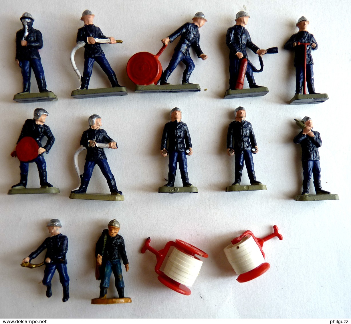 FIGURINE LOT (2) DE 14 SAPEURS  POMPIERS STARLUX Nouveaux Et Anciens Casques 1987-88 Petite Taille 1/43è POMPIER - Starlux