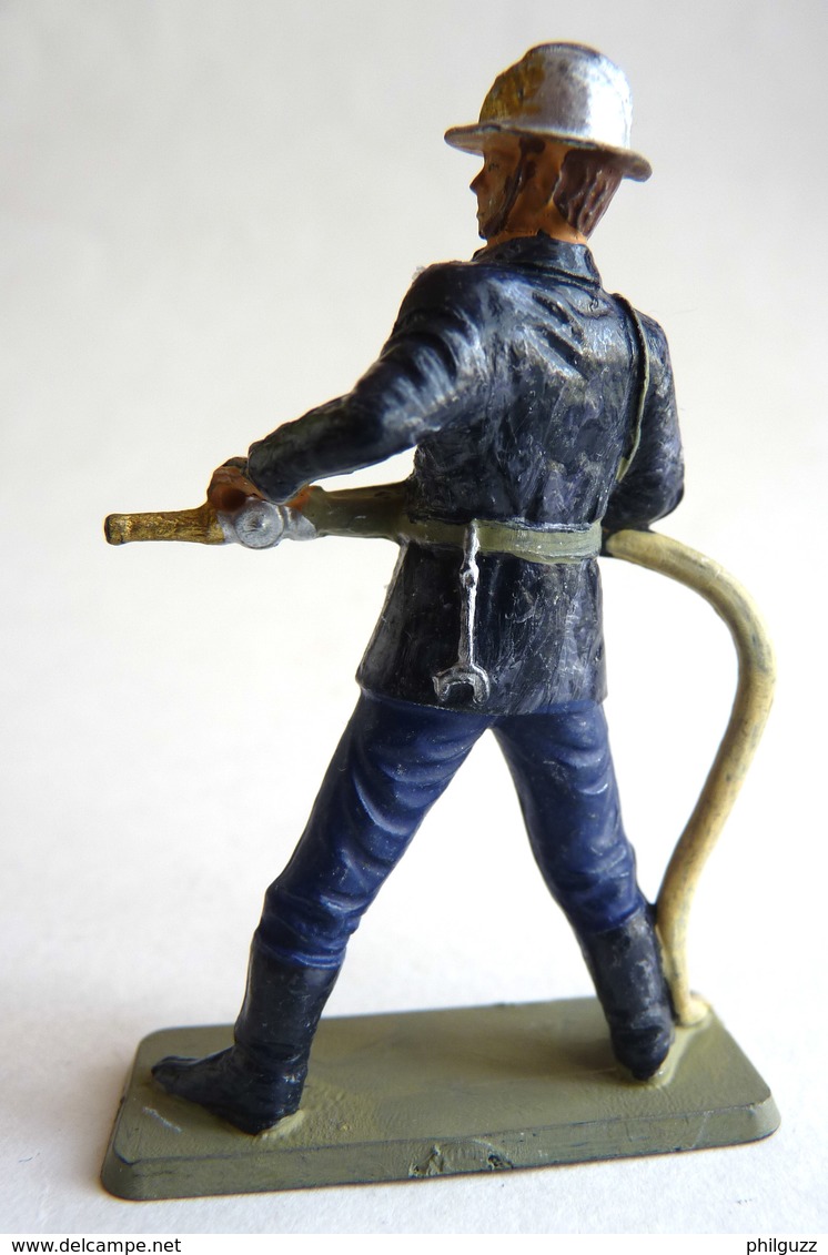 FIGURINE STARLUX SAPEUR POMPIER AVEC GROSSE LANCE SP3 1978 Ancien Casque POMPIERS - Starlux