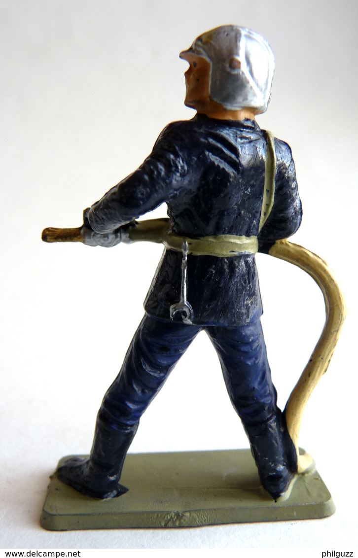 FIGURINE STARLUX SAPEUR POMPIER AVEC GROSSE LANCE SP3 1978 Nouveau Casque POMPIERS - Starlux