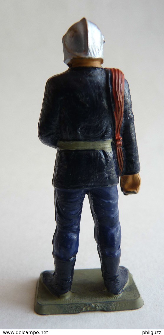 FIGURINE STARLUX SAPEUR POMPIER AVEC CORDAGE SP5 1978  Nouveau Casque POMPIERS - Starlux