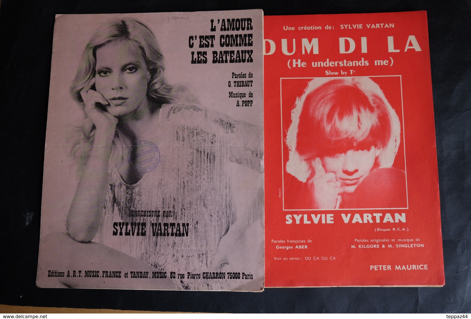 2  PARTITIONS SYLVIE VARTAN L'AMOUR C'EST COMME LES BATEAUX 1976 ..DUM DI LA SACHA DISTEL OU CA 1963 ANDRE POPP - Sonstige & Ohne Zuordnung