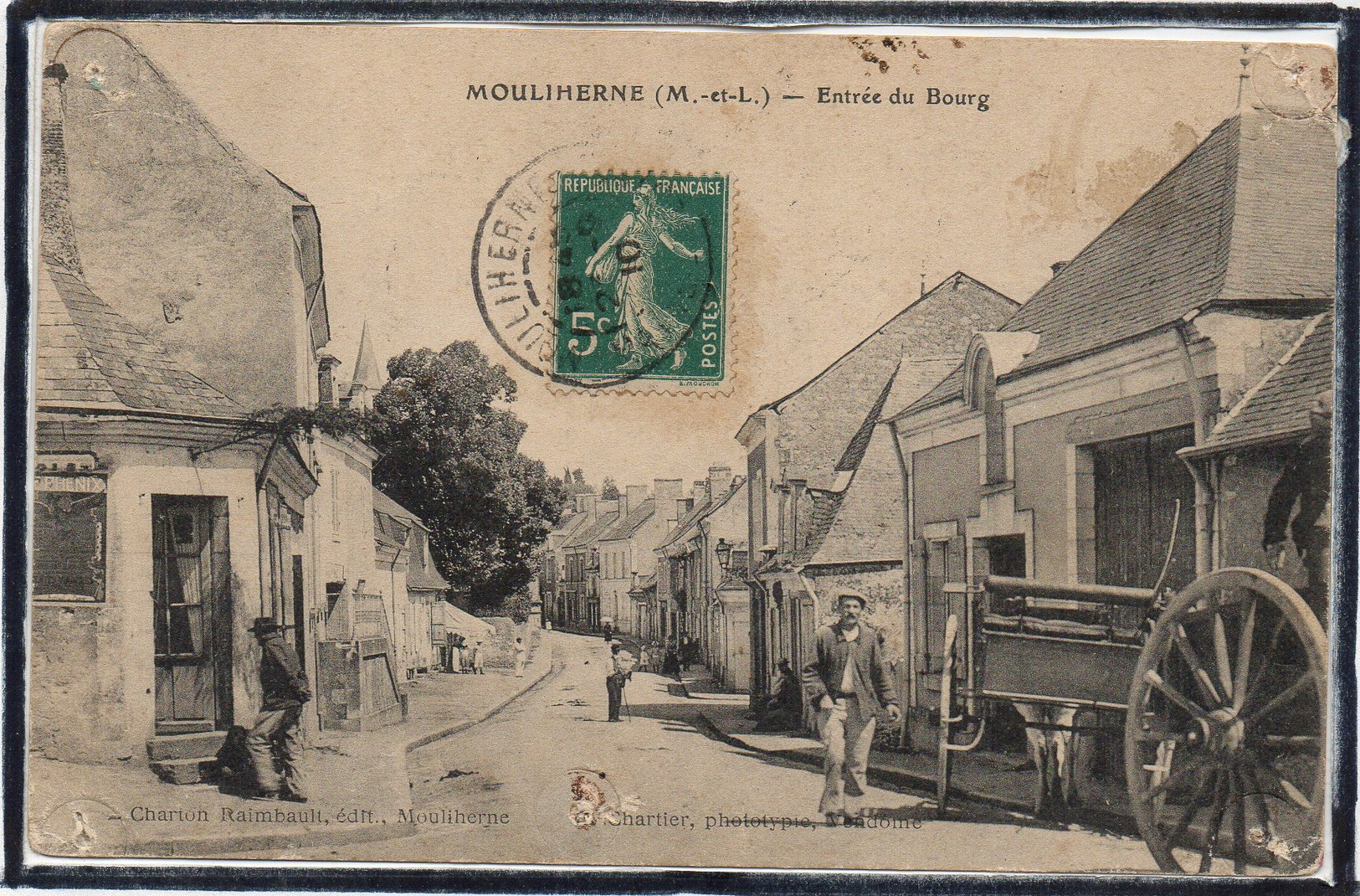 MOULIHERNE - ENTREE DU BOURG - RUE - ANIMATION - BEAU PLAN - Autres & Non Classés