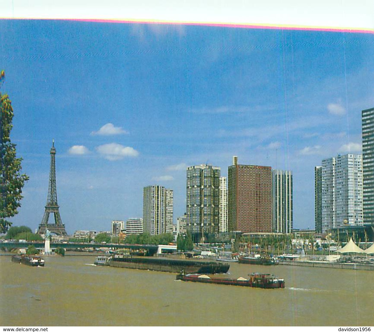 Cpsm - Paris -   Vue La Seine   ,  La Tour Eiffel        AH1187 - La Seine Et Ses Bords