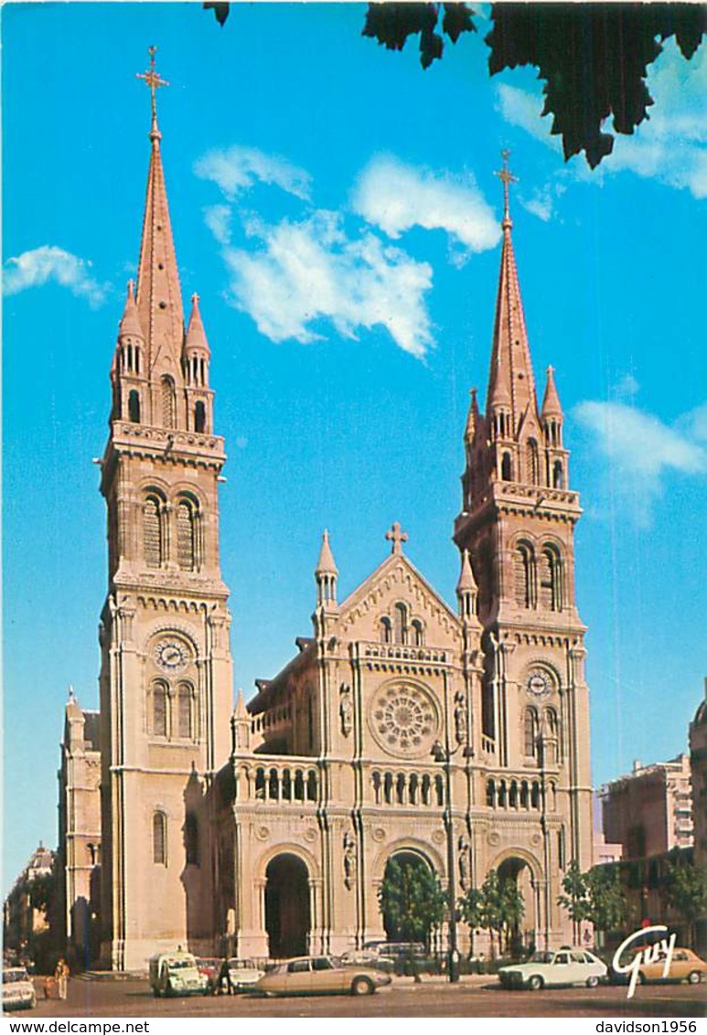 Cpsm - Paris   -    Eglise Saint Ambroise  , Boulevard Voltaire, Voitures , Citroén DS    AH1102 - Autres & Non Classés