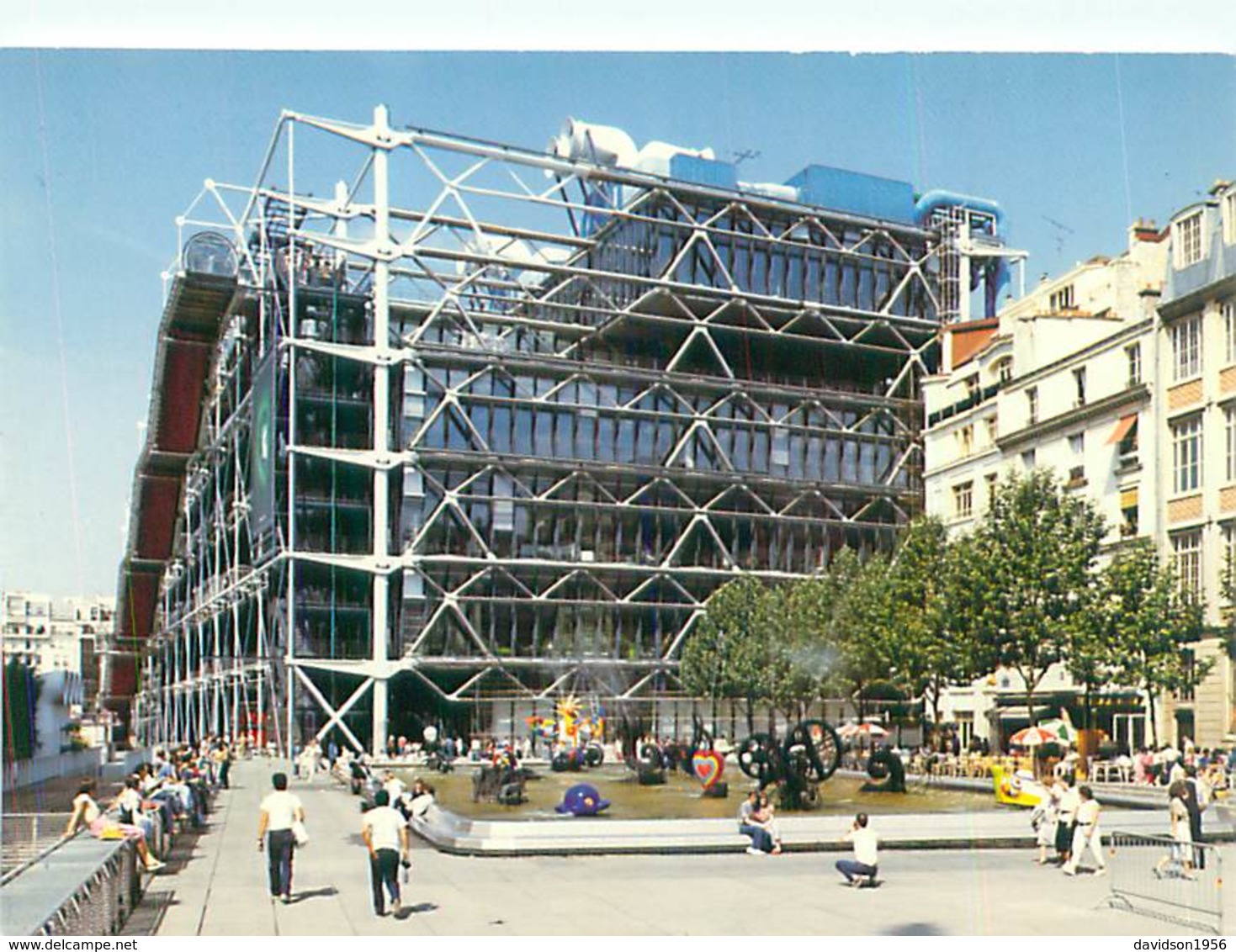 Cpsm - Paris   - Centre National D 'Art Et Culture Georges Pompidou   , Animée    AH1114 - Autres & Non Classés