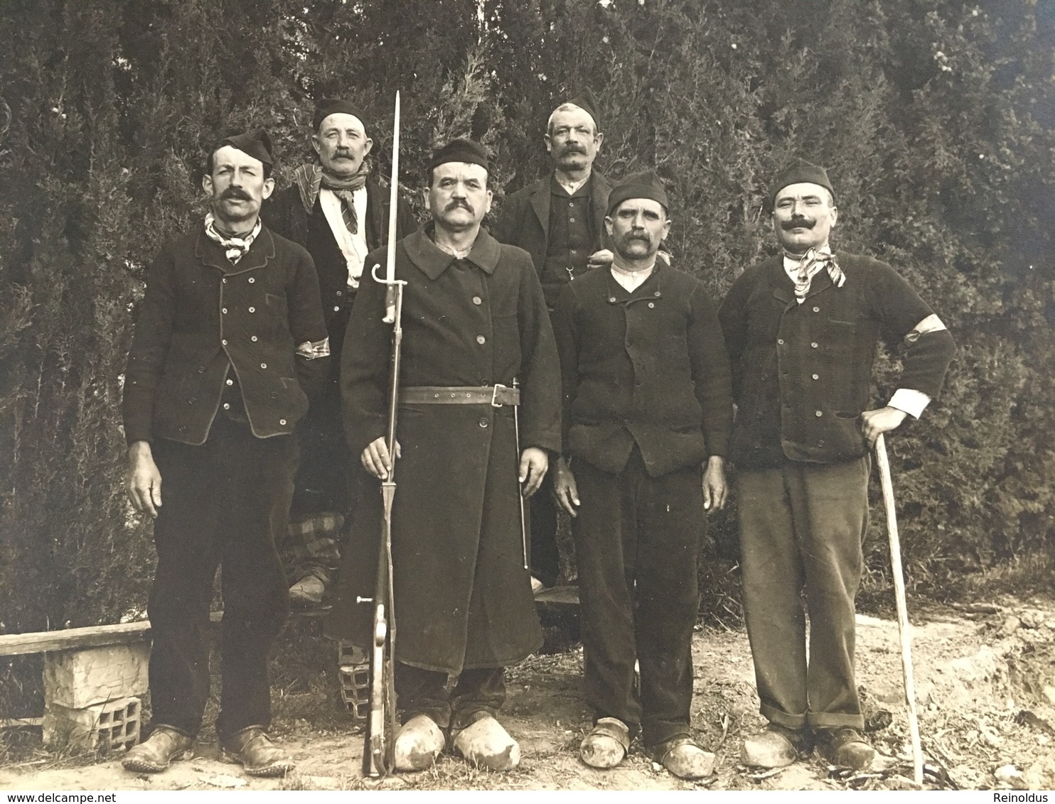 Photo Vigilante Civils Armes Sabots Wooden Shoes Gewehr Bajonett - Guerre 1914-18