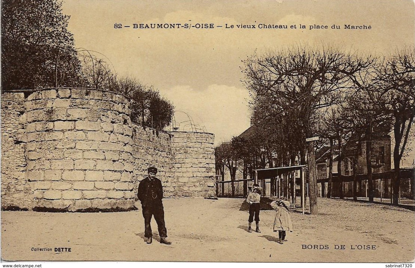 BEAUMONT S/OISE Le Vieux Château Et La Place Du Marché - Beaumont Sur Oise