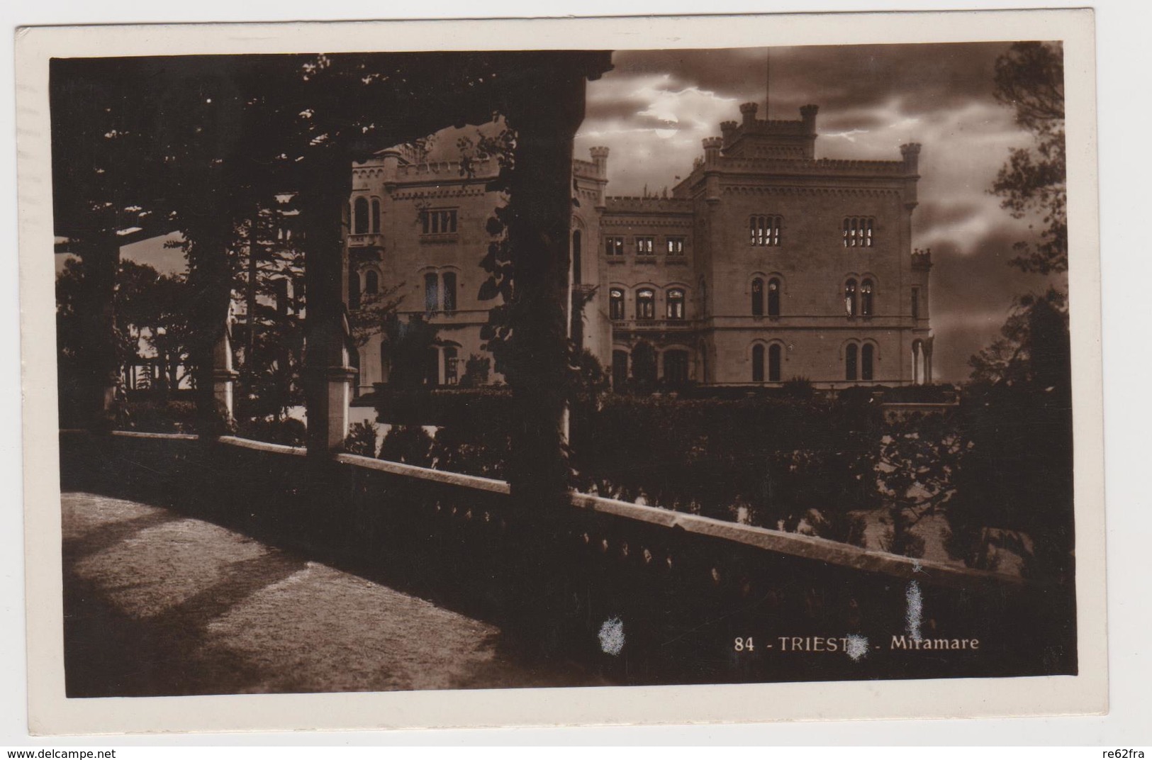 TRIESTE , Lotto 3 Cartoline Castello Di Miramare, Una Con Buona Affrancatura - F.p. - Anni ' 1910-1930 - Trieste