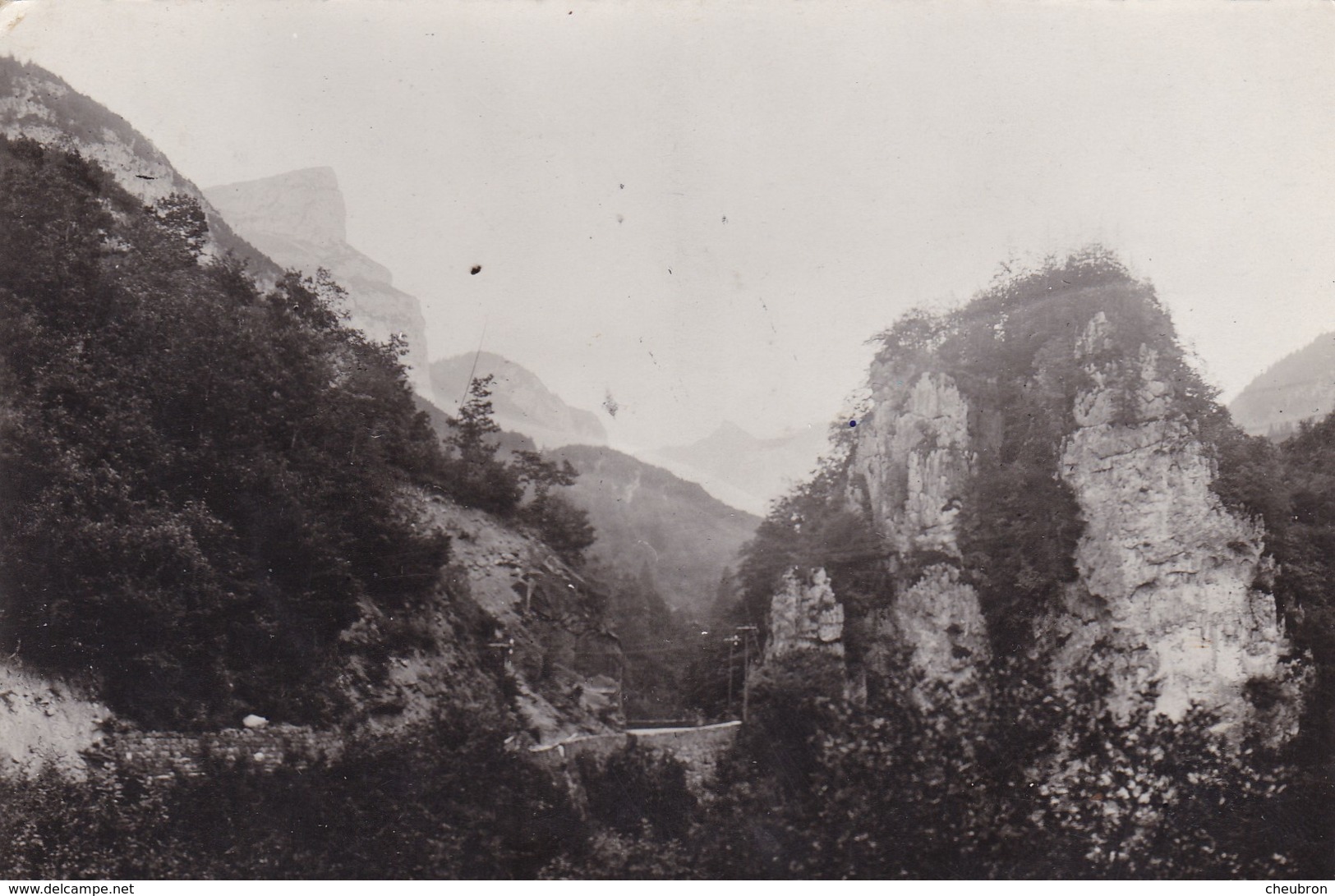 74. SAINT PIERRE DE RUMILLY. RARETE. LA VALLEE DU BORNE. ROUTE DES EVEAUX DE RUMILLY AU PETIT BORNAND  ANNÉE 1950. TEXTE - Autres & Non Classés