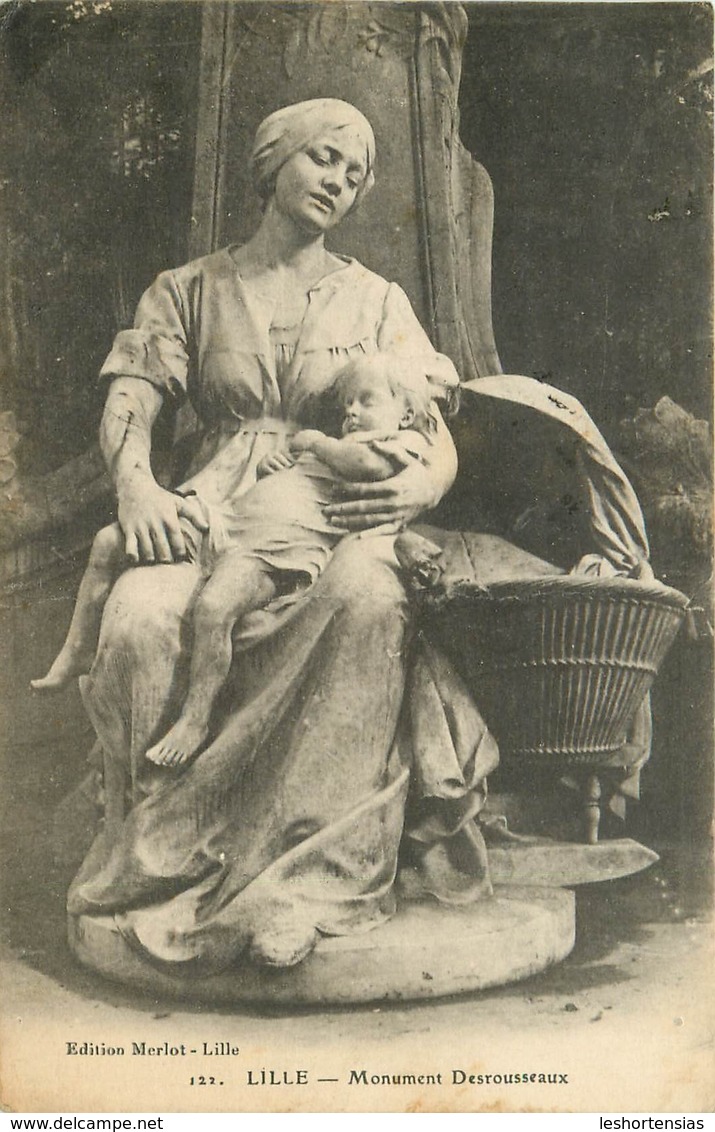 LILLE MONUMENT DESROUSSEAUX Femme Et Son Enfant - Sculptures