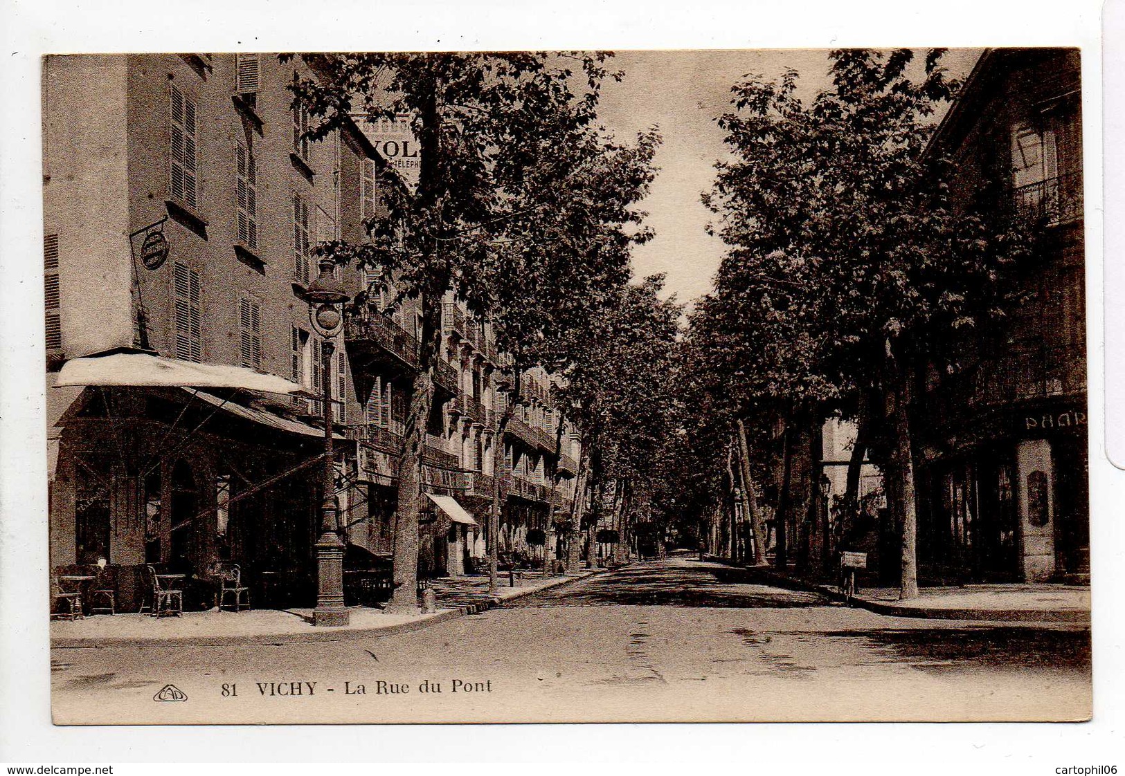 - CPA VICHY (03) - La Rue Du Pont - Photo CAP N° 81 - - Vichy