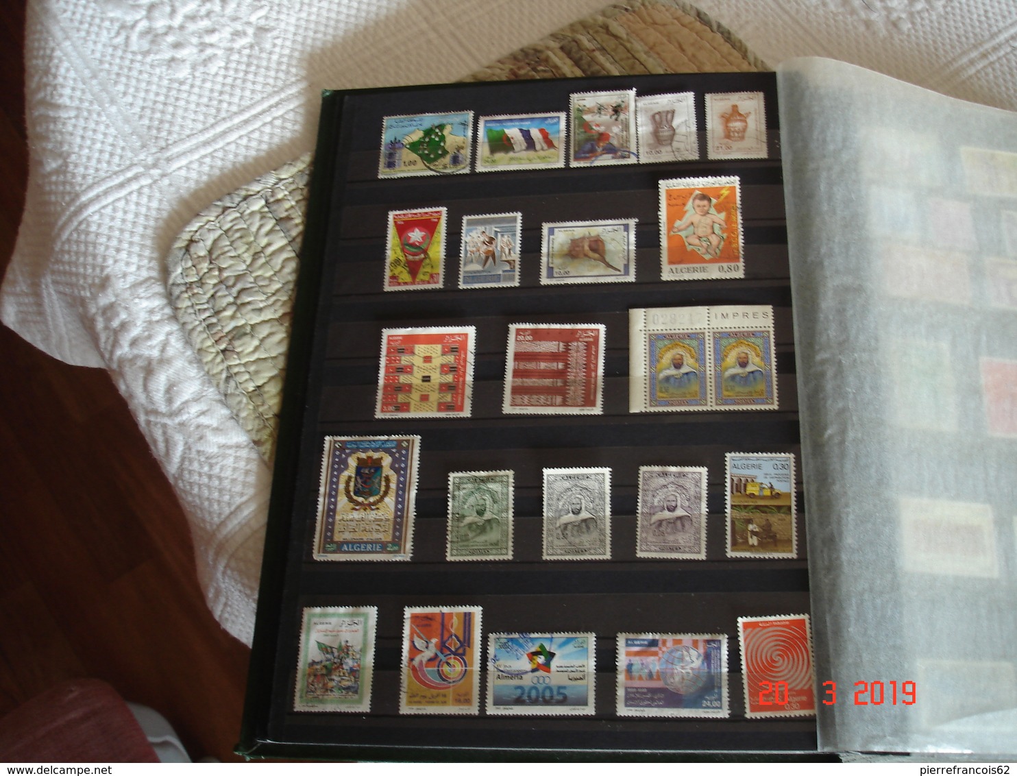 ALBUM CONTENANT COLLECTION DE TIMBRES DE TOUS PAYS D'AFRIQUE - Collections (sans Albums)