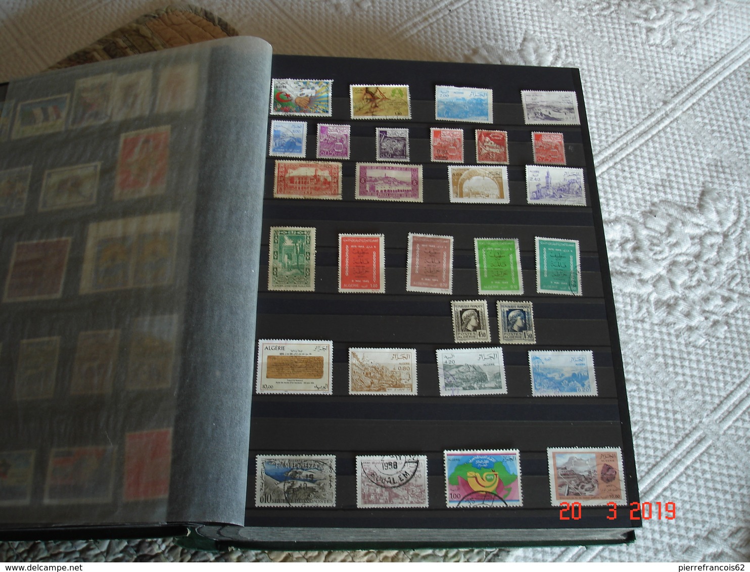 ALBUM CONTENANT COLLECTION DE TIMBRES DE TOUS PAYS D'AFRIQUE - Collections (sans Albums)