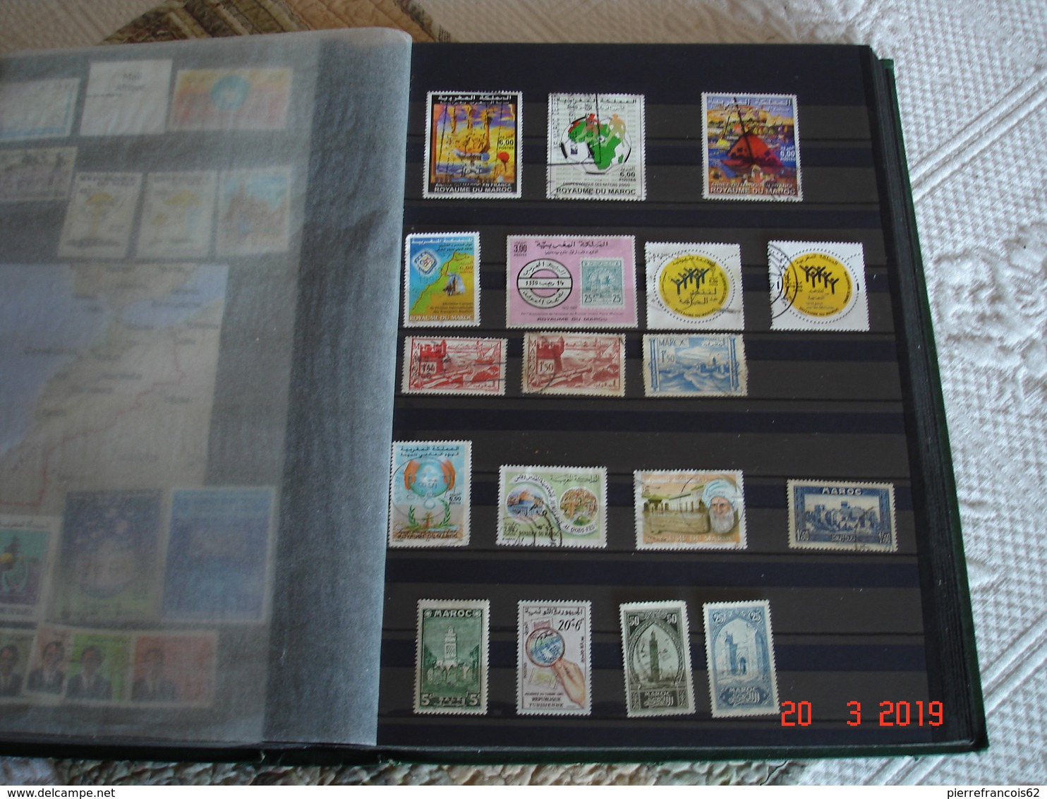 ALBUM CONTENANT COLLECTION DE TIMBRES DE TOUS PAYS D'AFRIQUE